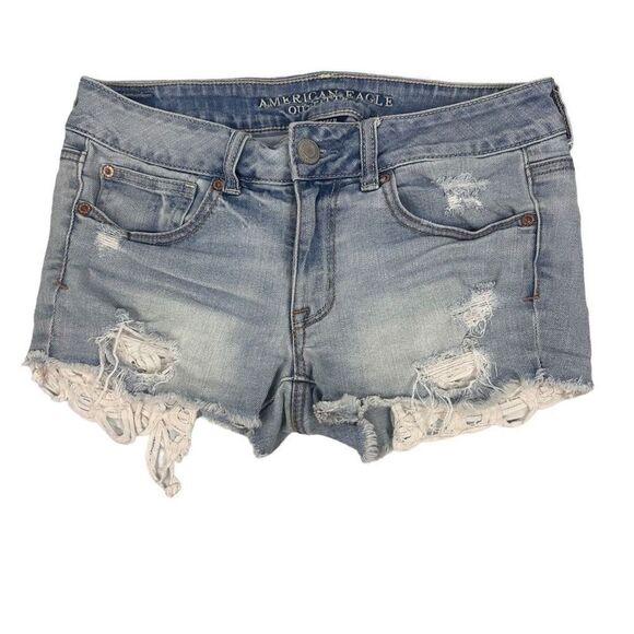 American Eagle Women's Light Wash Distressed Shortie size 6 - Picture 1 of 6